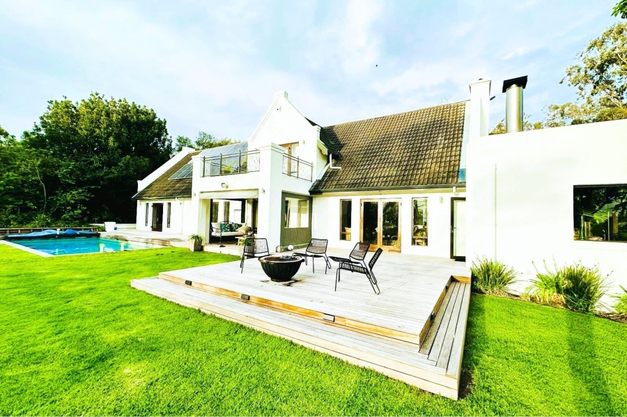 5 Bedroom Property for Sale in Theescombe Eastern Cape
